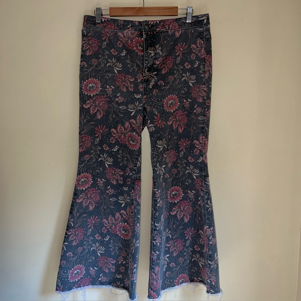 Free People Youthquake Floral Crop Flare Jeans Size 32 - Picture 2 of 6